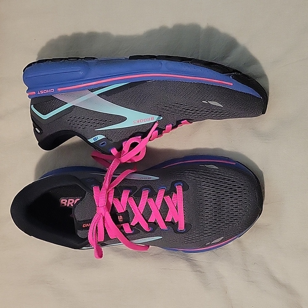 Brooks sz 9 running shoe.